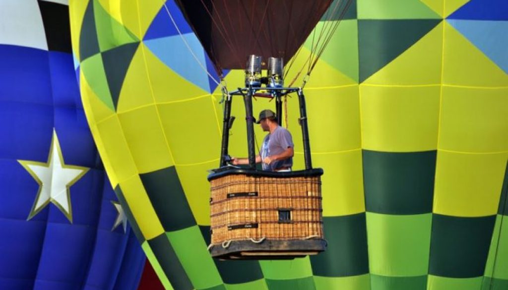 launch and pilot a hot air balloon